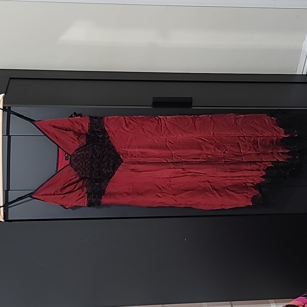ECI New York Silk Vintage Burgundy and Black Lace Evening Dress